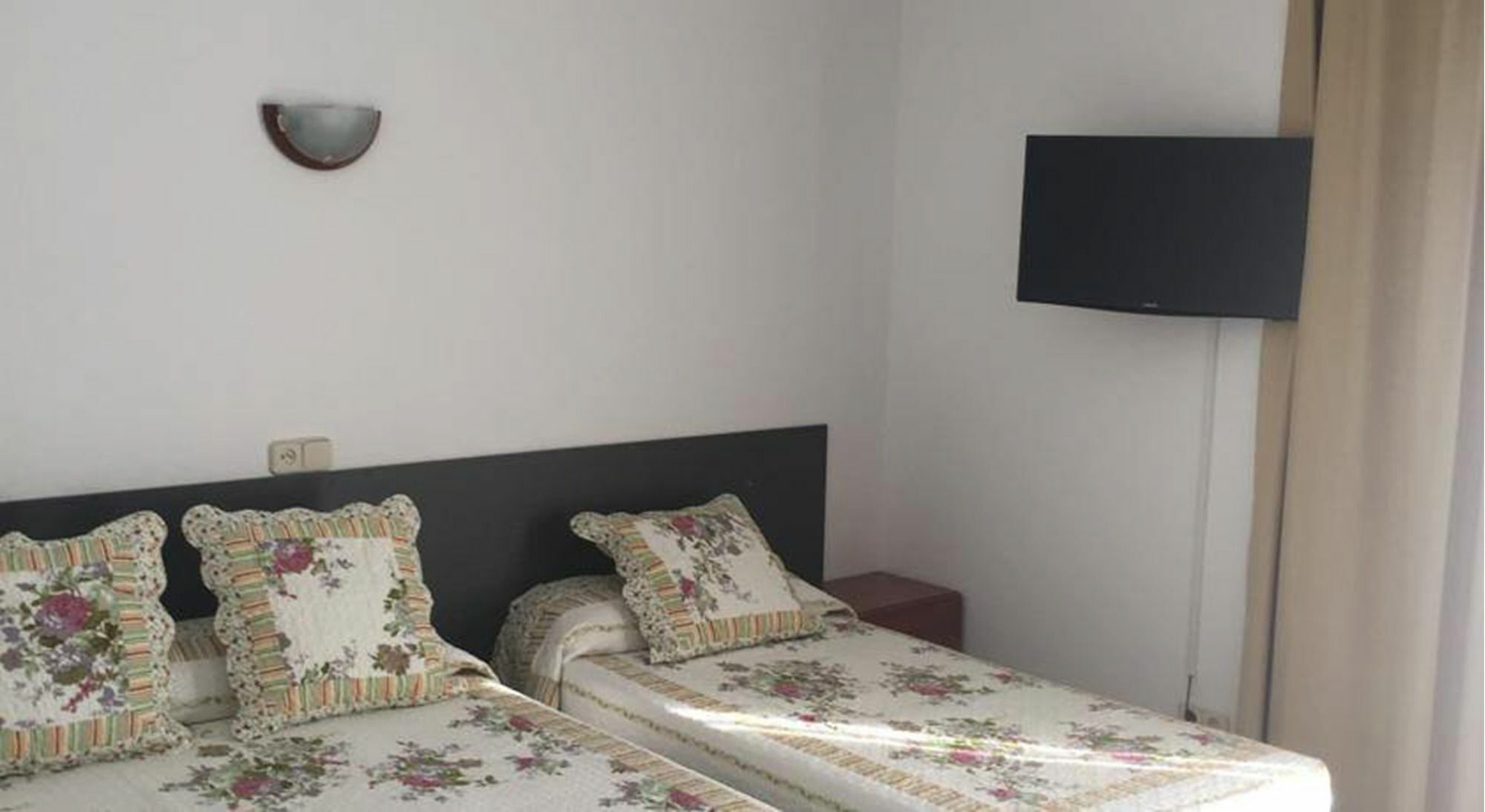 Hostal Bonavista Blanes Exterior photo